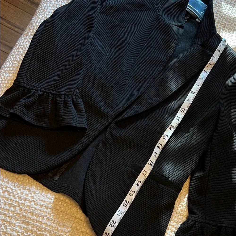 Doe & Rae Black Ruffle Sleeve Blazer - Picture 3 of 5